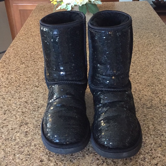 black shiny uggs